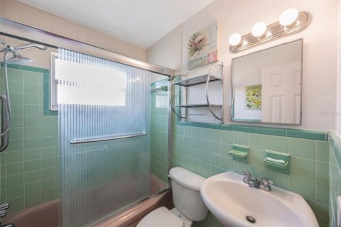 Commercial property in Treasure Island, Florida 5 bedrooms, 254.18 sq.m. № 1508889 - photo 18