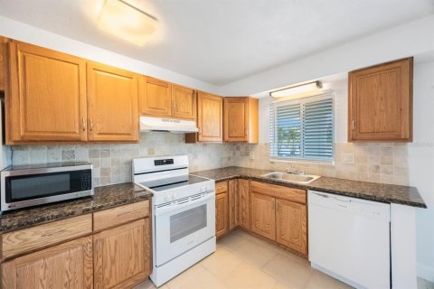 Commercial property in Treasure Island, Florida 5 bedrooms, 254.18 sq.m. № 1508889 - photo 29