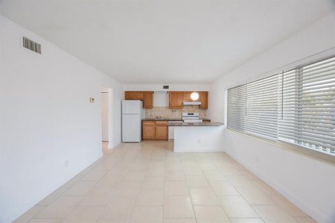 Commercial property in Treasure Island, Florida 5 bedrooms, 254.18 sq.m. № 1508889 - photo 9
