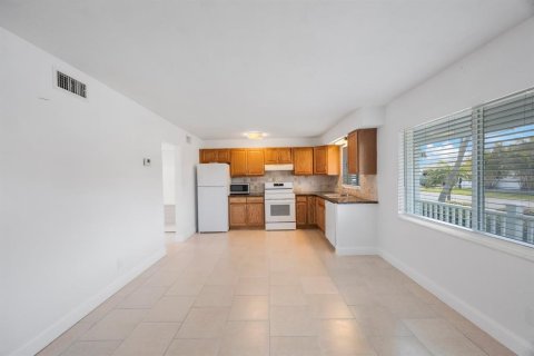 Commercial property in Treasure Island, Florida 5 bedrooms, 254.18 sq.m. № 1508889 - photo 27