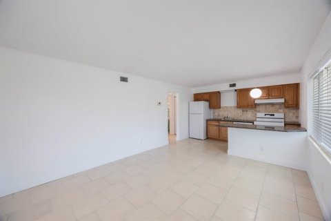 Commercial property in Treasure Island, Florida 5 bedrooms, 254.18 sq.m. № 1508889 - photo 8