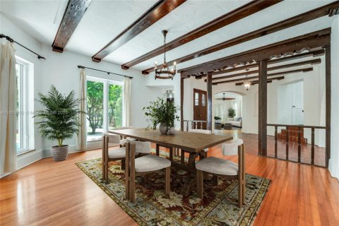 House in Coral Gables, Florida 4 bedrooms, 281.49 sq.m. № 1855224 - photo 5