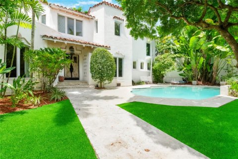 House in Coral Gables, Florida 4 bedrooms, 281.49 sq.m. № 1855224 - photo 7
