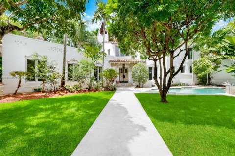 House in Coral Gables, Florida 4 bedrooms, 281.49 sq.m. № 1855224 - photo 2