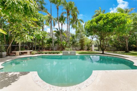 House in Coral Gables, Florida 4 bedrooms, 281.49 sq.m. № 1855224 - photo 3