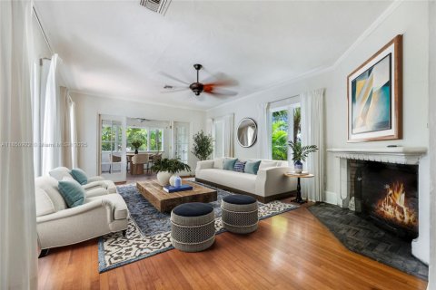 House in Coral Gables, Florida 4 bedrooms, 281.49 sq.m. № 1855224 - photo 4