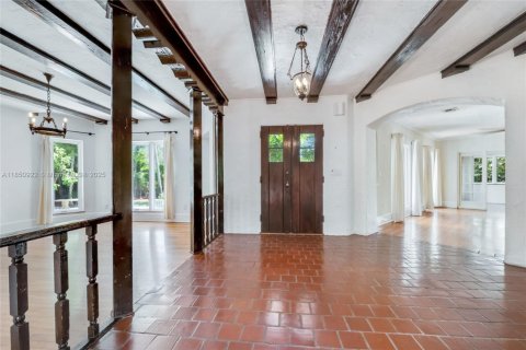House in Coral Gables, Florida 4 bedrooms, 281.49 sq.m. № 1855224 - photo 8