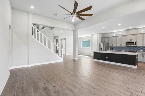 House in Land O' Lakes, Florida 4 bedrooms, 326.27 sq.m. № 2149489 - photo 21