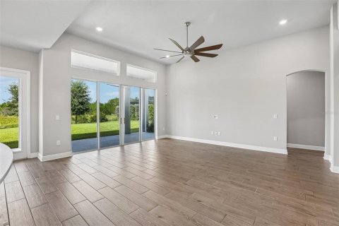 House in Land O' Lakes, Florida 4 bedrooms, 326.27 sq.m. № 2149489 - photo 20