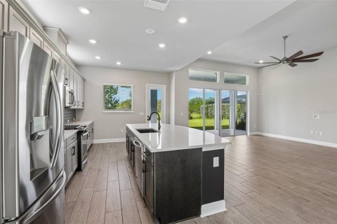 House in Land O' Lakes, Florida 4 bedrooms, 326.27 sq.m. № 2149489 - photo 14