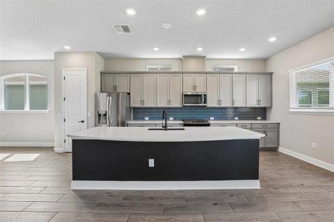 House in Land O' Lakes, Florida 4 bedrooms, 326.27 sq.m. № 2149489 - photo 15