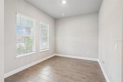 House in Land O' Lakes, Florida 4 bedrooms, 326.27 sq.m. № 2149489 - photo 8