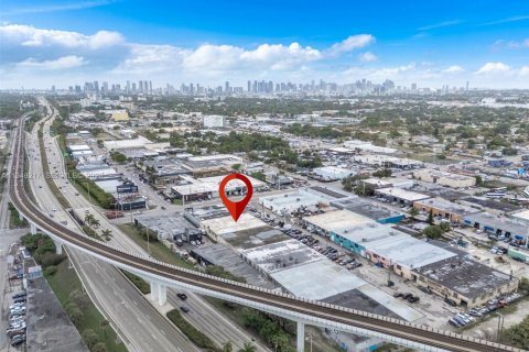 Immobilier commercial à vendre à Miami, Floride № 2004913 - photo 9