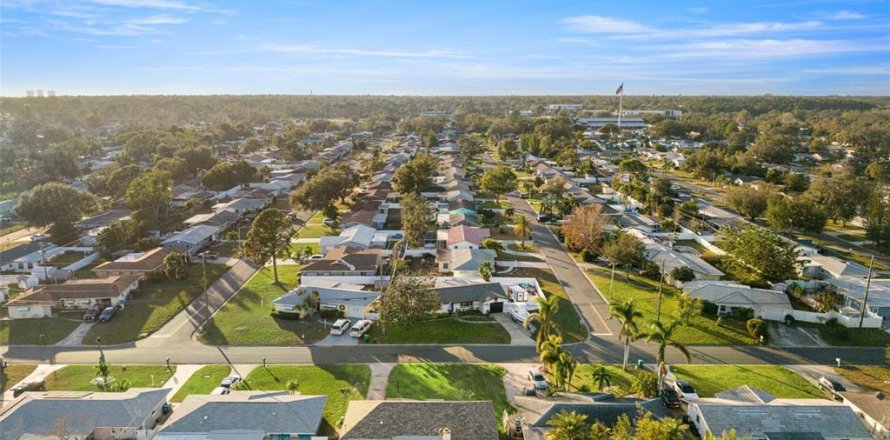 Casa en Seminole, Florida 3 dormitorios, 136.19 m2 № 1520875