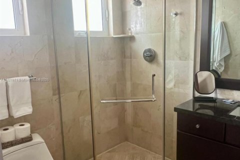 House in Key Biscayne, Florida 6 bedrooms, 372.26 sq.m. № 1786949 - photo 13