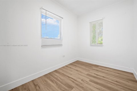 House in Miami, Florida 4 bedrooms, 113.81 sq.m. № 1892051 - photo 19