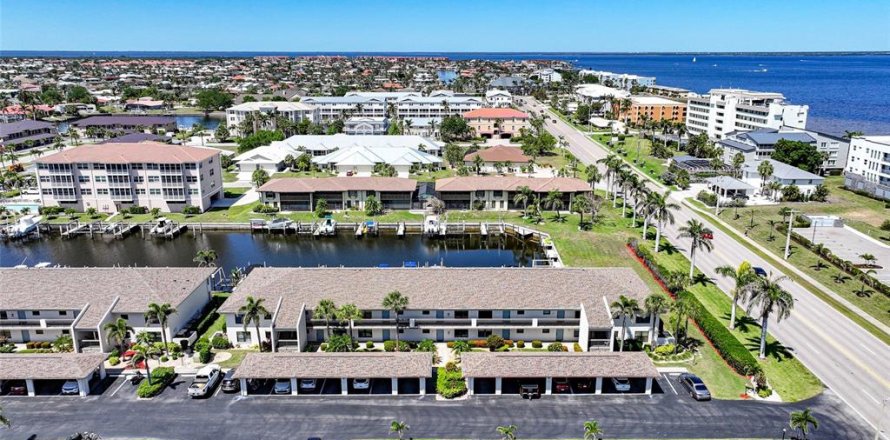 Condo in Punta Gorda, Florida, 2 bedrooms  № 1631565