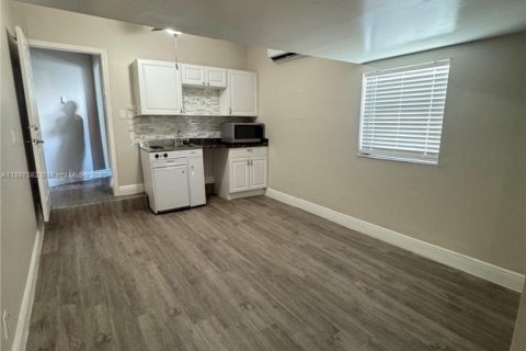 Снять в аренду коммерческую недвижимость в Катлер-Бей, Флорида 127.55м2, № 1949121 - фото 2