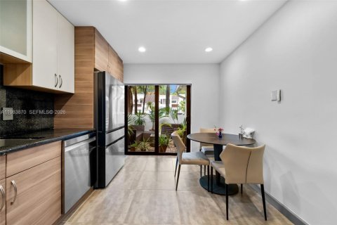 Купить виллу или дом в Авентура, Флорида 2 спальни, 126.16м2, № 2049103 - фото 7