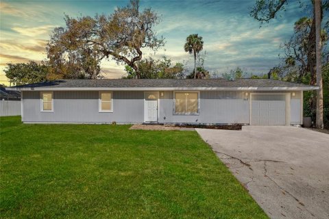 House in Ormond Beach, Florida 3 bedrooms, 111.48 sq.m. № 2295279