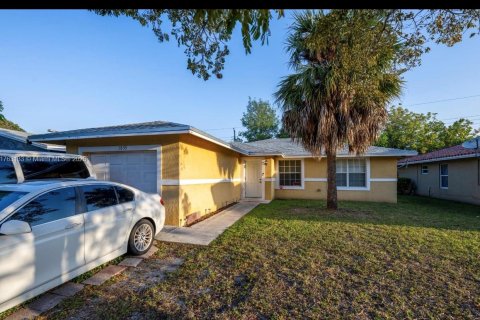 Casa en venta en Fort Lauderdale, Florida, 3 dormitorios, 127.65 m2 № 1700623 - foto 19