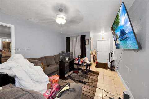 Casa en venta en Fort Lauderdale, Florida, 3 dormitorios, 127.65 m2 № 1700623 - foto 1