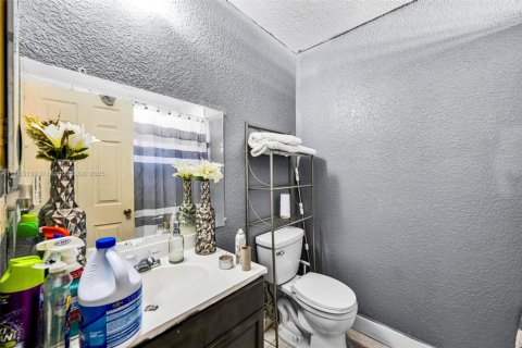 Casa en venta en Fort Lauderdale, Florida, 3 dormitorios, 127.65 m2 № 1700623 - foto 8