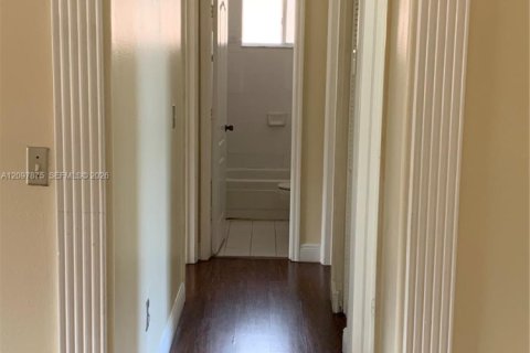 Condo in Hialeah Gardens, Florida, 3 bedrooms  № 2392760 - photo 6