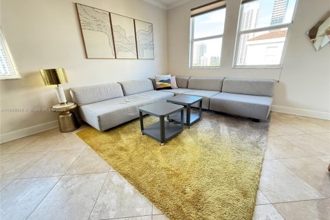 Condo in Sunny Isles Beach, Florida, 2 bedrooms  № 1842887 - photo 15