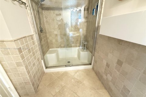 Condo in Sunny Isles Beach, Florida, 2 bedrooms  № 1842887 - photo 13