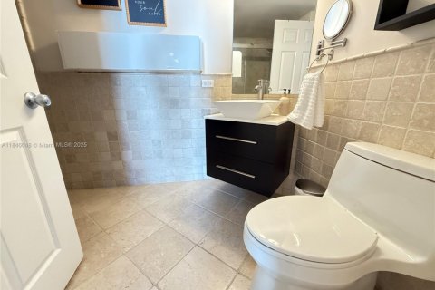 Condo in Sunny Isles Beach, Florida, 2 bedrooms  № 1842887 - photo 14