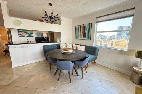 Condo in Sunny Isles Beach, Florida, 2 bedrooms  № 1842887 - photo 3