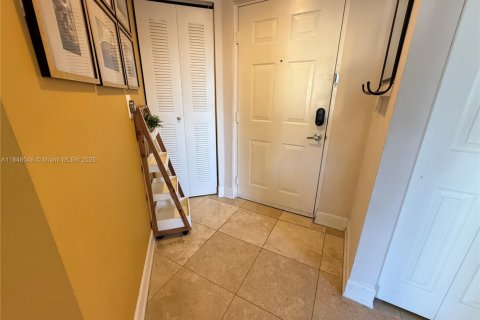 Condo in Sunny Isles Beach, Florida, 2 bedrooms  № 1842887 - photo 22