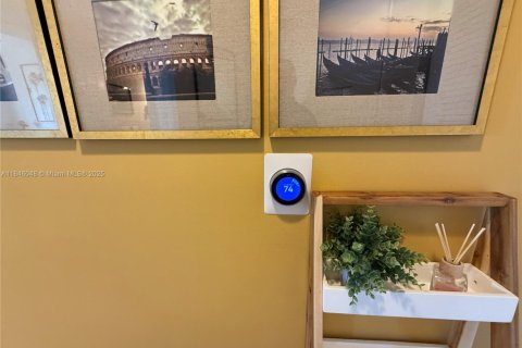 Condo in Sunny Isles Beach, Florida, 2 bedrooms  № 1842887 - photo 23