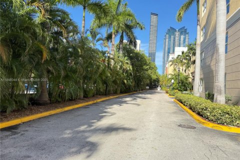 Condo in Sunny Isles Beach, Florida, 2 bedrooms  № 1842887 - photo 29