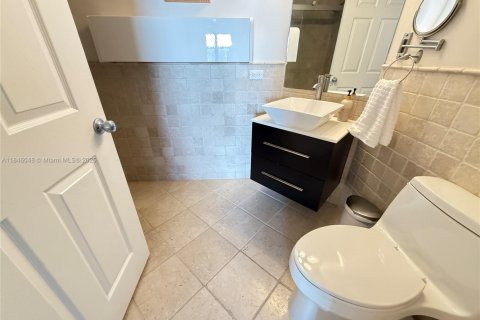Condo in Sunny Isles Beach, Florida, 2 bedrooms  № 1842887 - photo 12