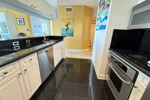 Condo in Sunny Isles Beach, Florida, 2 bedrooms  № 1842887 - photo 9