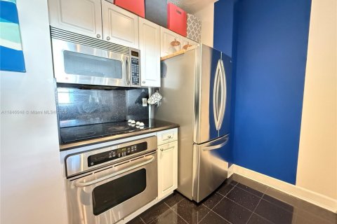 Condo in Sunny Isles Beach, Florida, 2 bedrooms  № 1842887 - photo 6