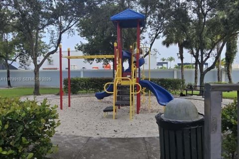 Купить таунхаус в Лодерхилл, Флорида 3 спальни, 126.35м2, № 2046320 - фото 16