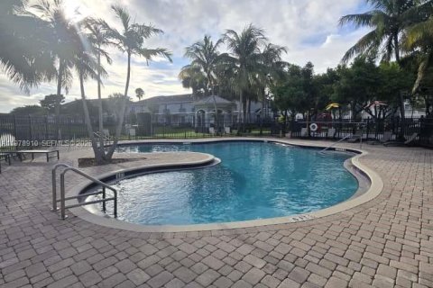 Купить таунхаус в Лодерхилл, Флорида 3 спальни, 126.35м2, № 2046320 - фото 23