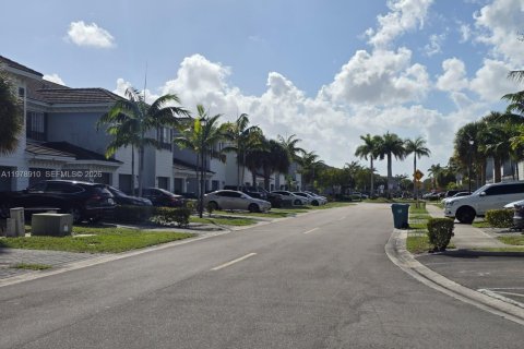 Купить таунхаус в Лодерхилл, Флорида 3 спальни, 126.35м2, № 2046320 - фото 8