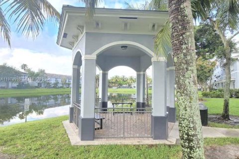 Купить таунхаус в Лодерхилл, Флорида 3 спальни, 126.35м2, № 2046320 - фото 20