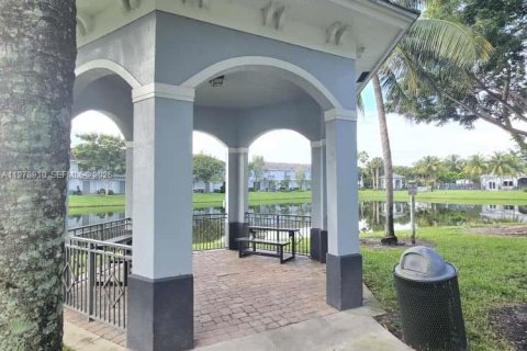 Купить таунхаус в Лодерхилл, Флорида 3 спальни, 126.35м2, № 2046320 - фото 21