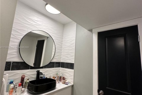 Купить кондоминиум в Пемброк-Парк, Флорида 3 спальни, 79.9м2, № 2088476 - фото 10