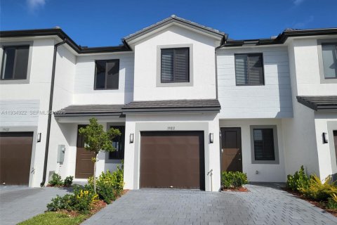 House in Homestead, Florida 3 bedrooms № 1994117 - photo 2