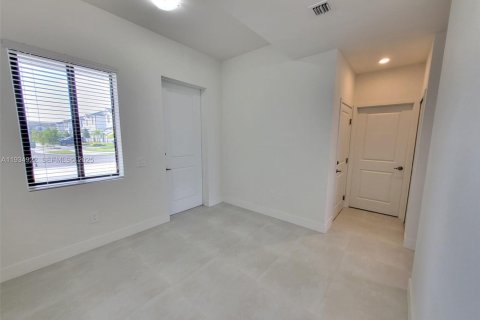 House in Homestead, Florida 3 bedrooms № 1994117 - photo 6