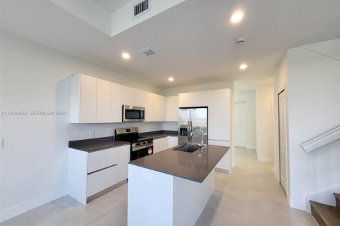 House in Homestead, Florida 3 bedrooms № 1994117 - photo 11