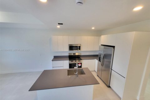 House in Homestead, Florida 3 bedrooms № 1994117 - photo 12