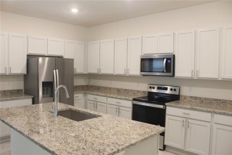 Villa ou maison à louer à Davenport, Floride: 4 chambres, 216.74 m2 № 2096084 - photo 3