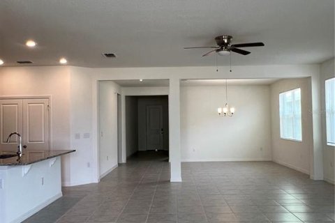 Villa ou maison à louer à Davenport, Floride: 4 chambres, 216.74 m2 № 2096084 - photo 6